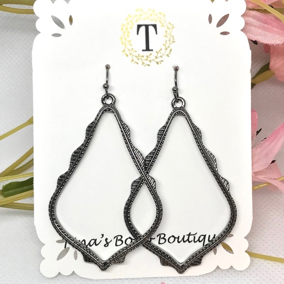 NEW 🌼 Gunmetal Teardrop frame drop earring - Picture 4 of 6